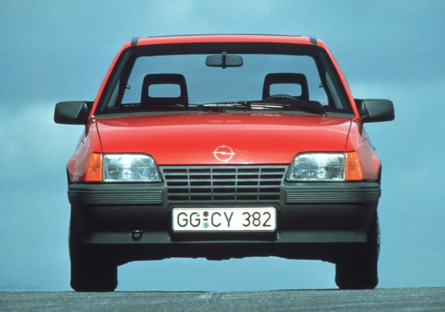  Opel Kadett GL Sedan (E) 1985 года  (фото 11 из 27)